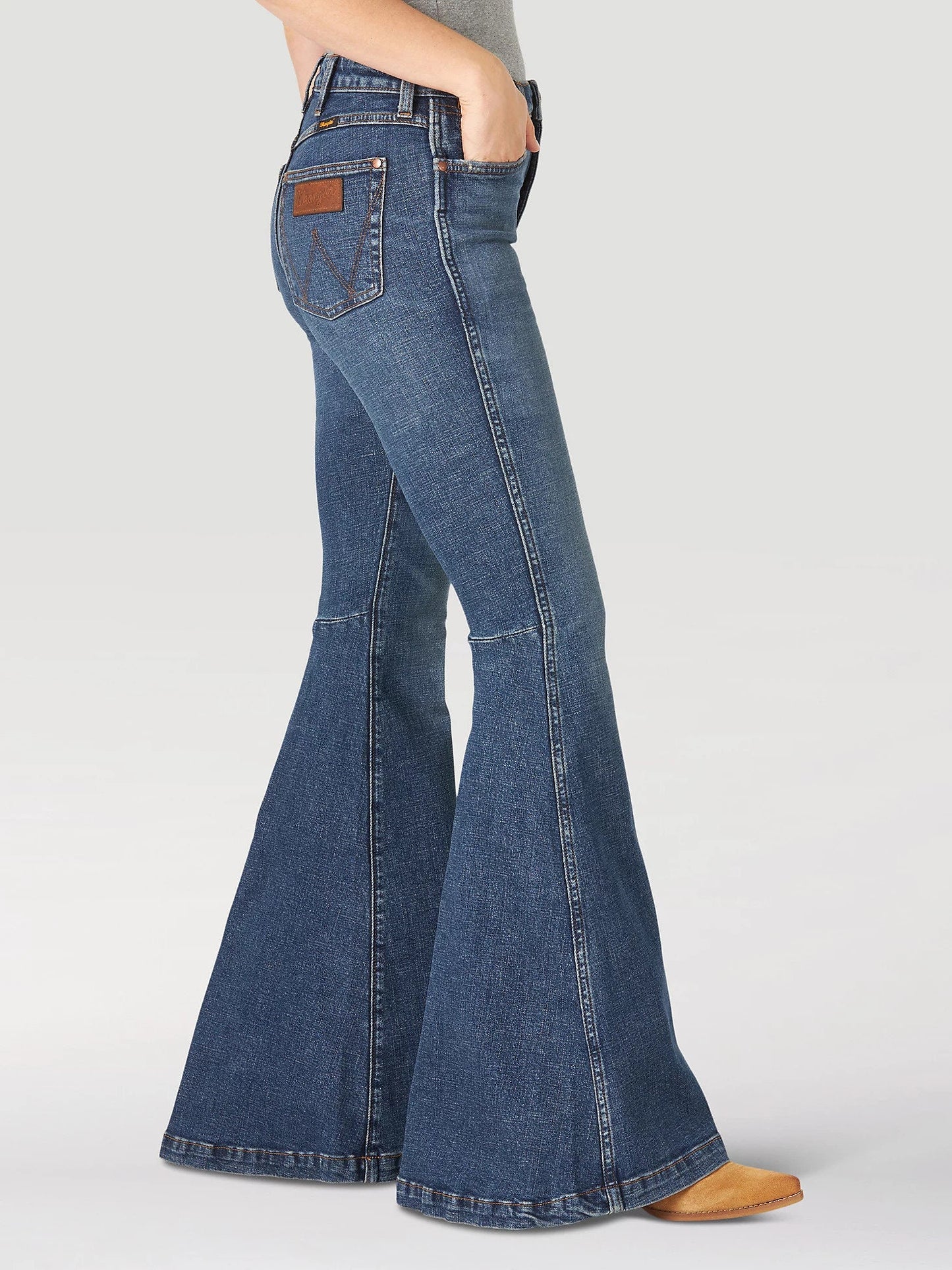 NEW Genuine Wrangler Women's Retro High Rise Trumpet Flare Jean