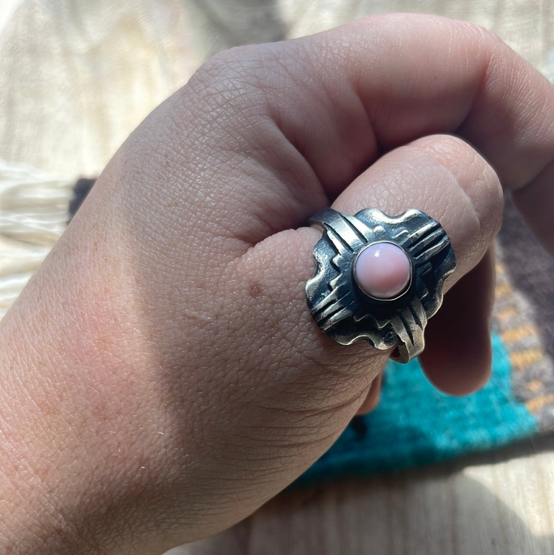 Beautiful Navajo Sterling Silver & Pink Conch Ring Signed Chimney Butte