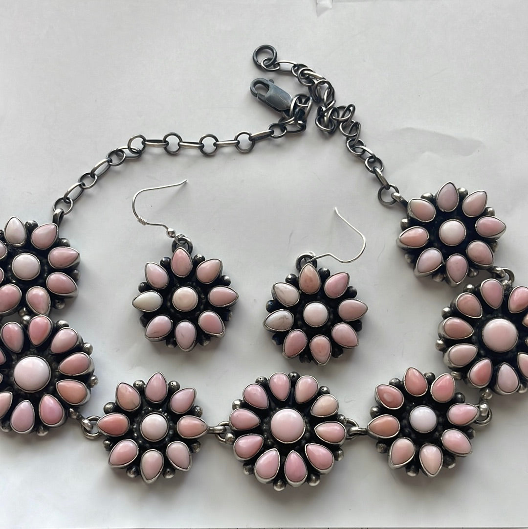 “The Delaney” Navajo Queen Pink Conch Shell And Sterling Silver Necklace Earrings Set Signed