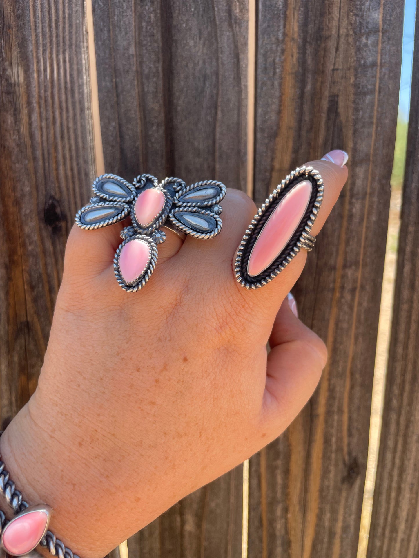 “The Hayden” Beautiful Navajo Sterling Silver & Pink Conch Oval Ring Signed