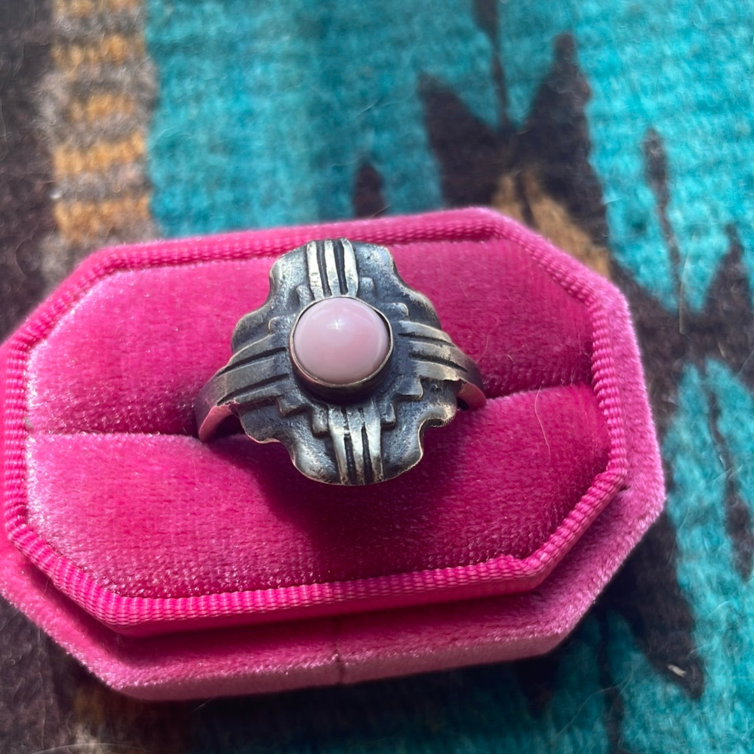 Beautiful Navajo Sterling Silver & Pink Conch Ring Signed Chimney Butte