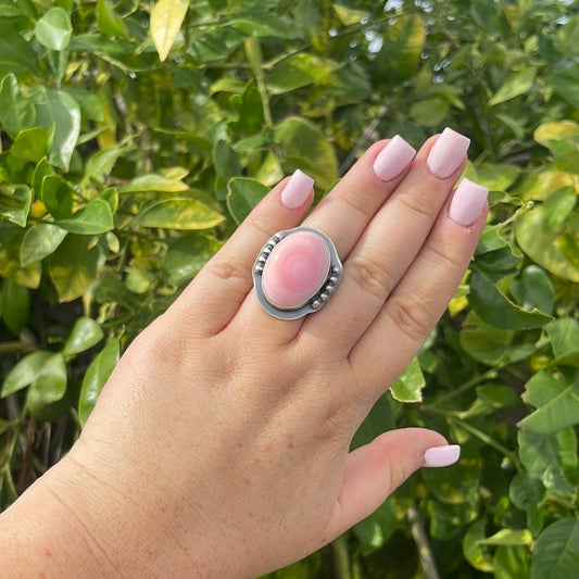 Beautiful Navajo Sterling Silver & Pink Conch Oval Ring Signed