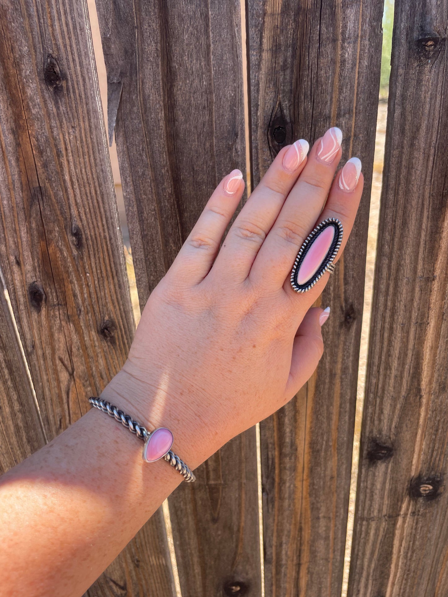 “The Hayden” Beautiful Navajo Sterling Silver & Pink Conch Oval Ring Signed