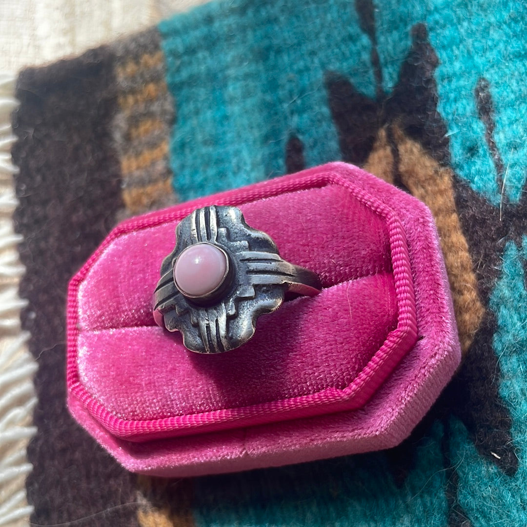 Beautiful Navajo Sterling Silver & Pink Conch Ring Signed Chimney Butte